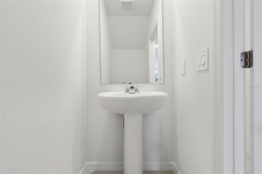 For Rent: $2,200 (3 beds, 2 baths, 1477 Square Feet)