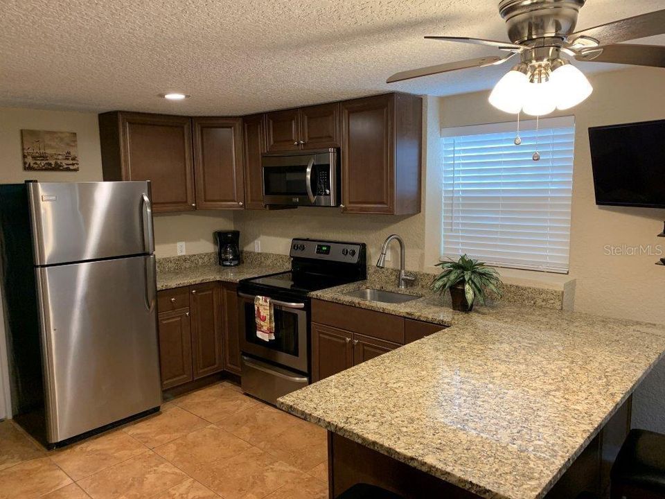For Rent: $1,450 (1 beds, 1 baths, 450 Square Feet)