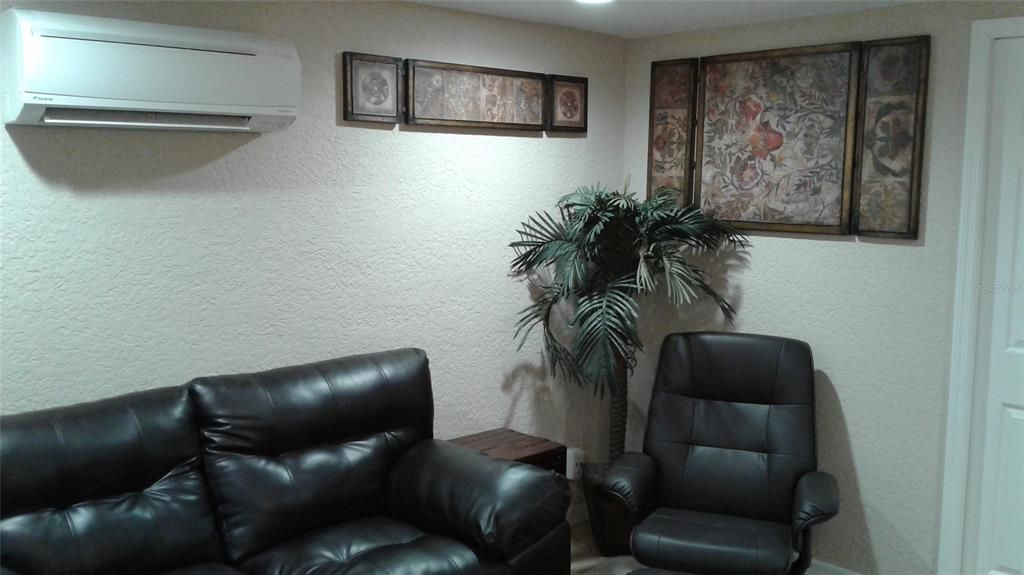 For Rent: $1,450 (1 beds, 1 baths, 450 Square Feet)