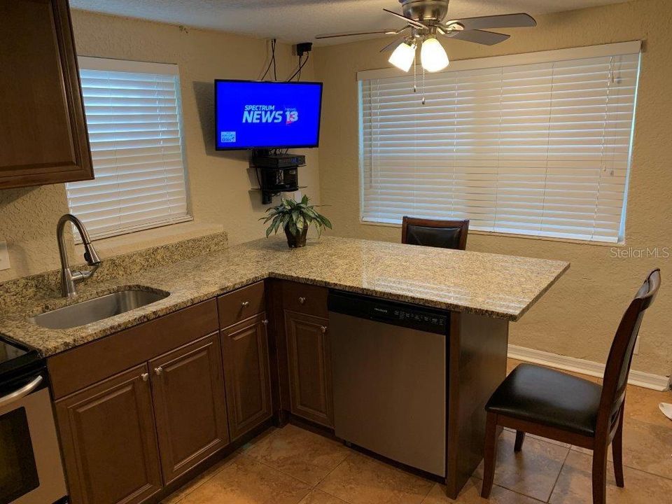 For Rent: $1,450 (1 beds, 1 baths, 450 Square Feet)