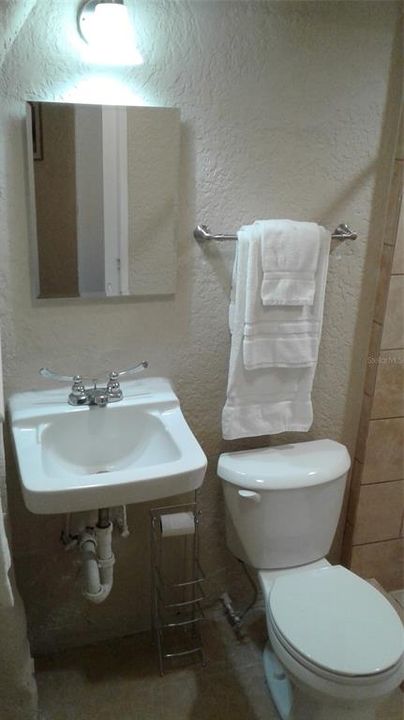 For Rent: $1,450 (1 beds, 1 baths, 450 Square Feet)