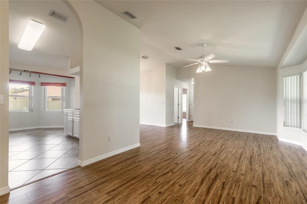 En Venta: $328,000 (3 camas, 2 baños, 1444 Pies cuadrados)