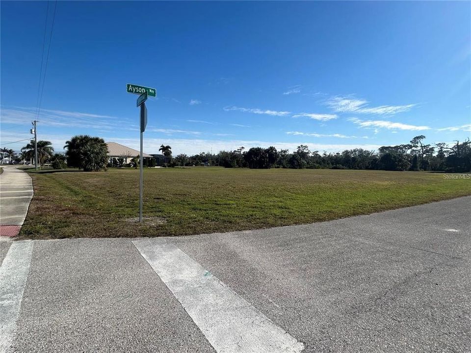 待售: $32,500 (0.24 acres)
