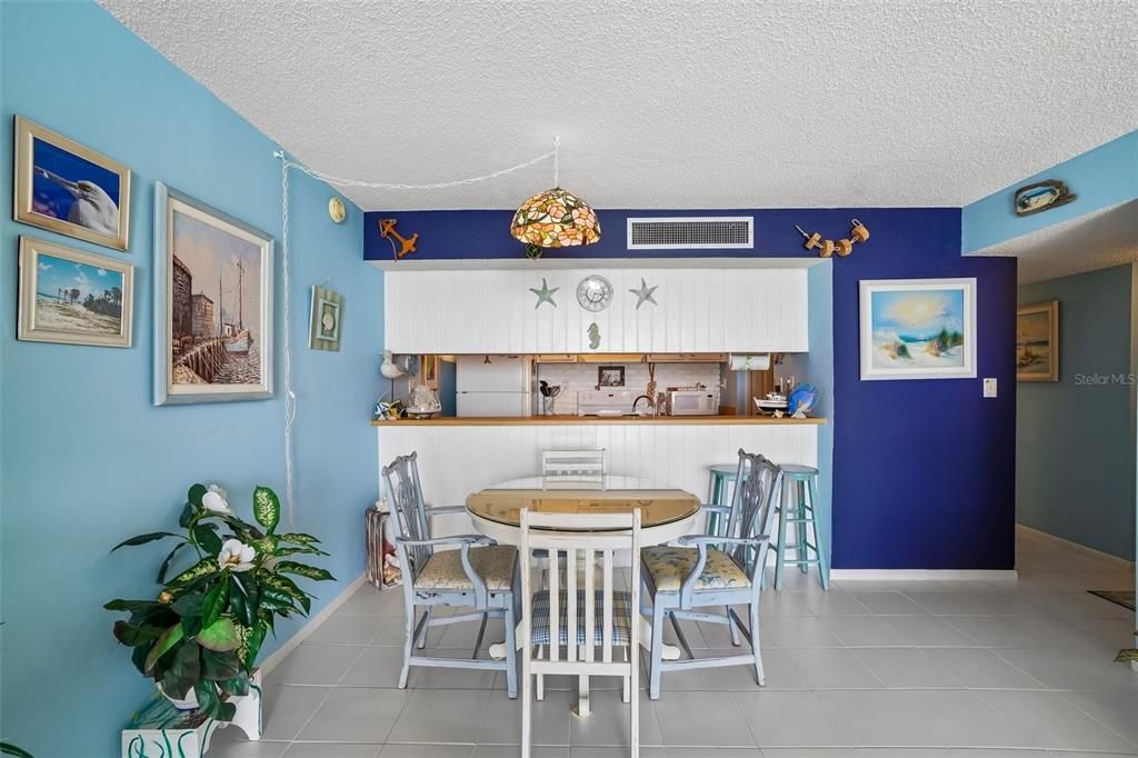 For Sale: $529,900 (2 beds, 2 baths, 1186 Square Feet)