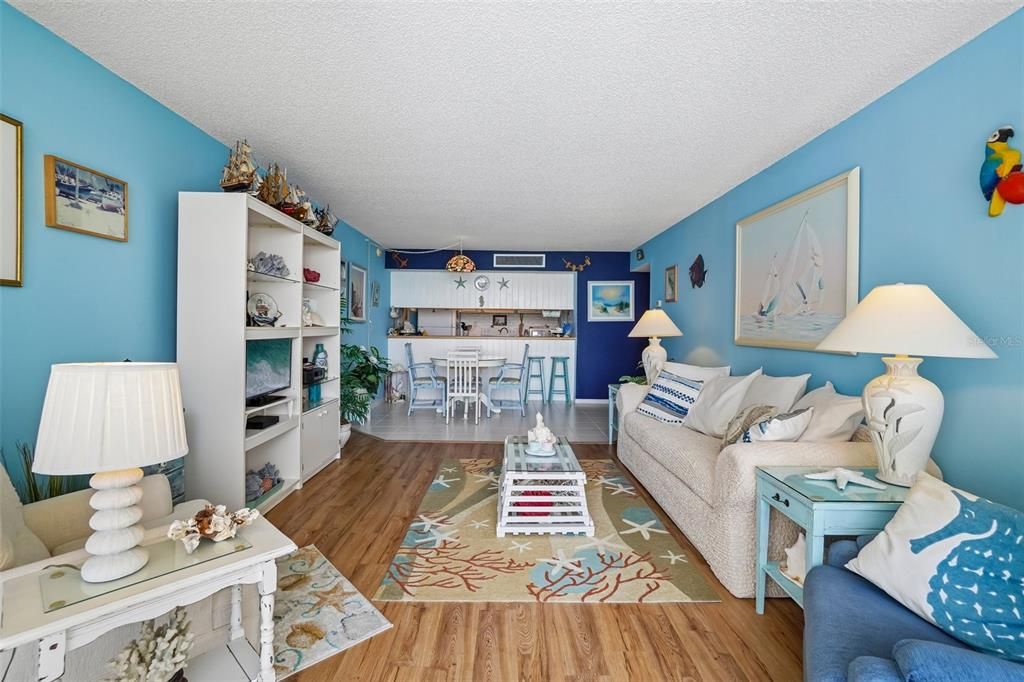 For Sale: $529,900 (2 beds, 2 baths, 1186 Square Feet)