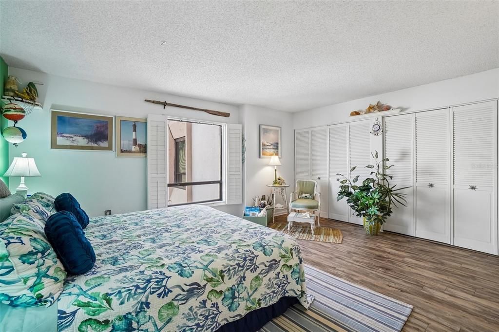 For Sale: $529,900 (2 beds, 2 baths, 1186 Square Feet)