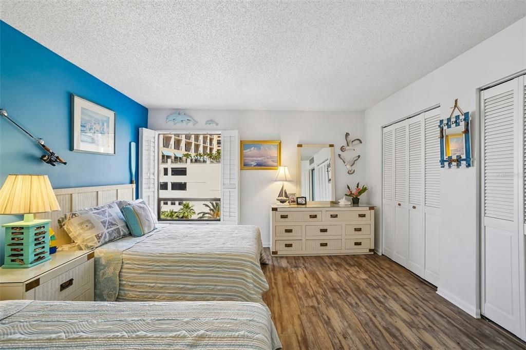 For Sale: $529,900 (2 beds, 2 baths, 1186 Square Feet)