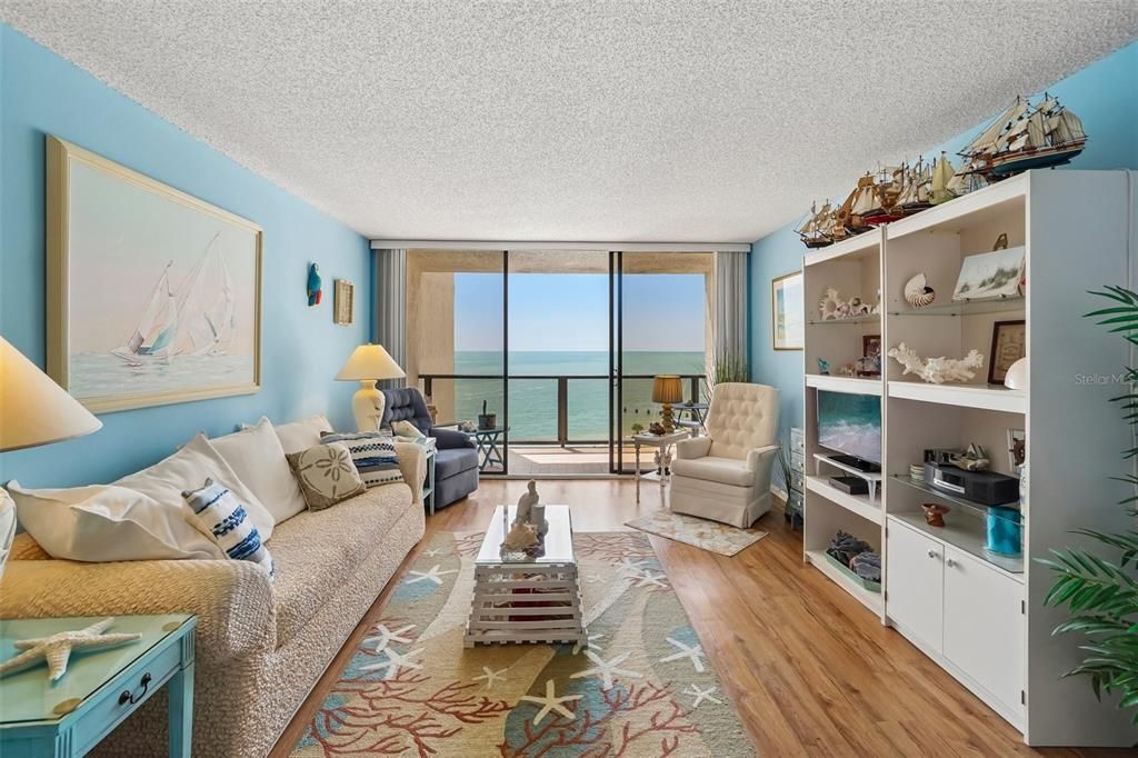 For Sale: $529,900 (2 beds, 2 baths, 1186 Square Feet)