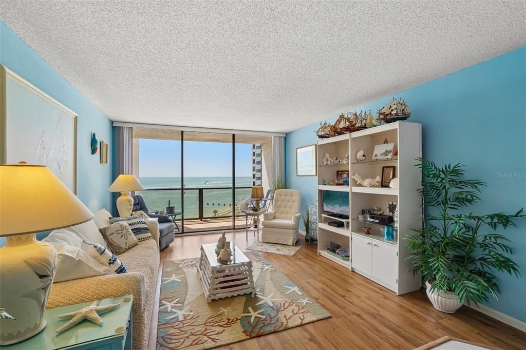 For Sale: $529,900 (2 beds, 2 baths, 1186 Square Feet)