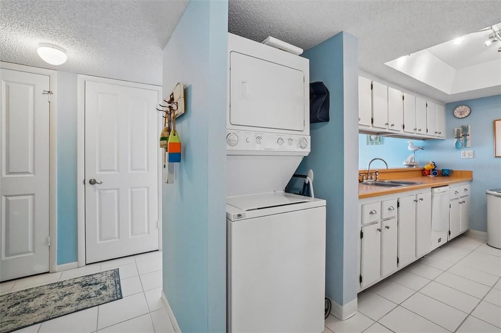 For Sale: $529,900 (2 beds, 2 baths, 1186 Square Feet)