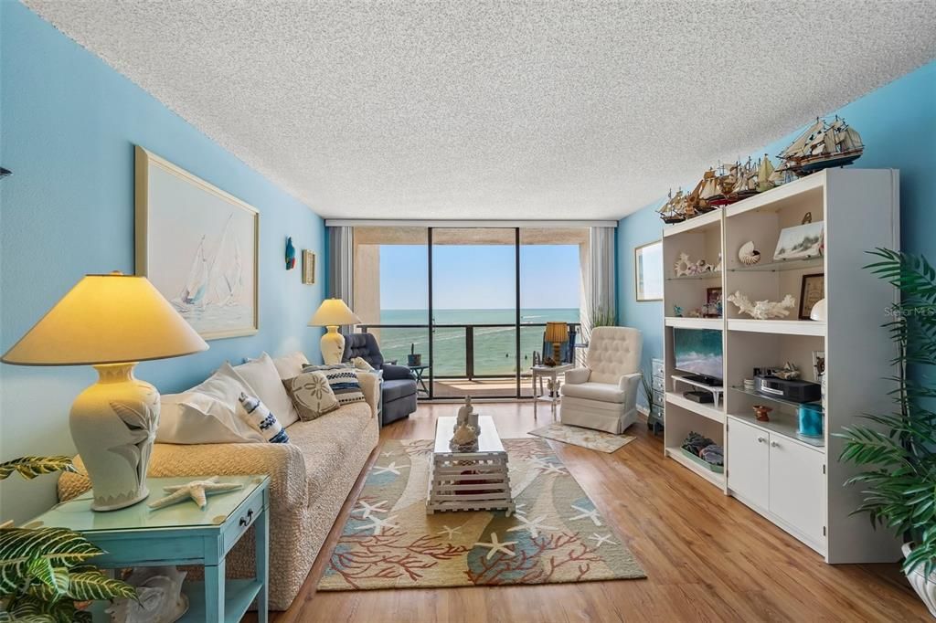 For Sale: $529,900 (2 beds, 2 baths, 1186 Square Feet)