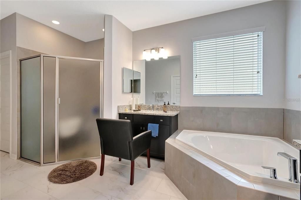 В аренду: $5,895 (6 спален, 7 ванн, 5427 Квадратных фут)