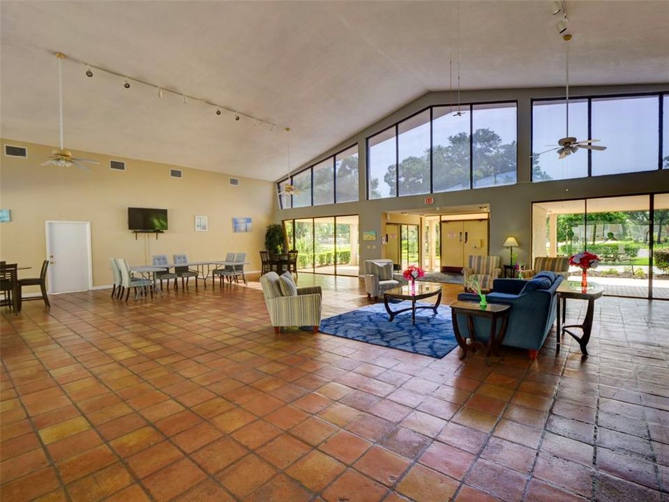 For Sale: $149,900 (2 beds, 2 baths, 828 Square Feet)