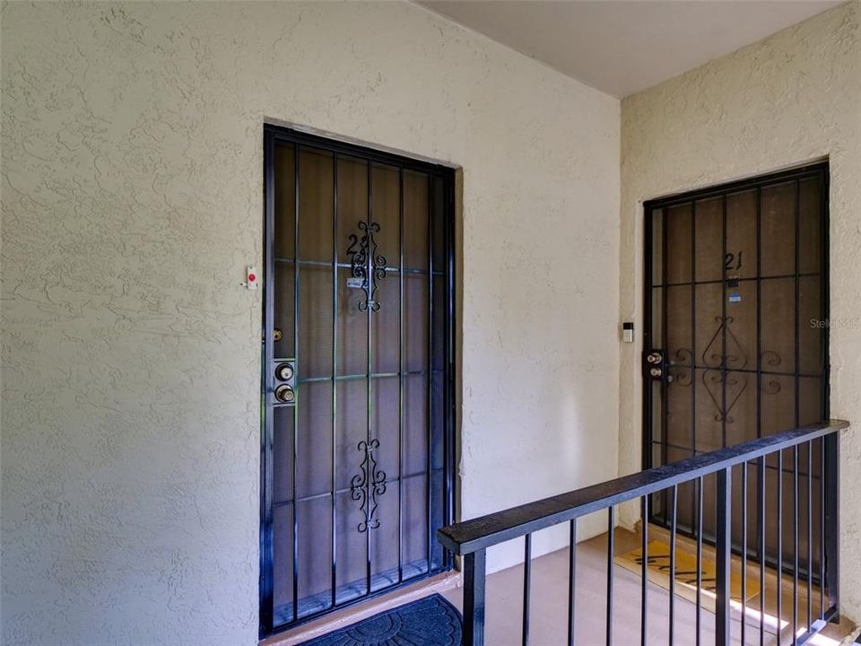 For Sale: $149,900 (2 beds, 2 baths, 828 Square Feet)