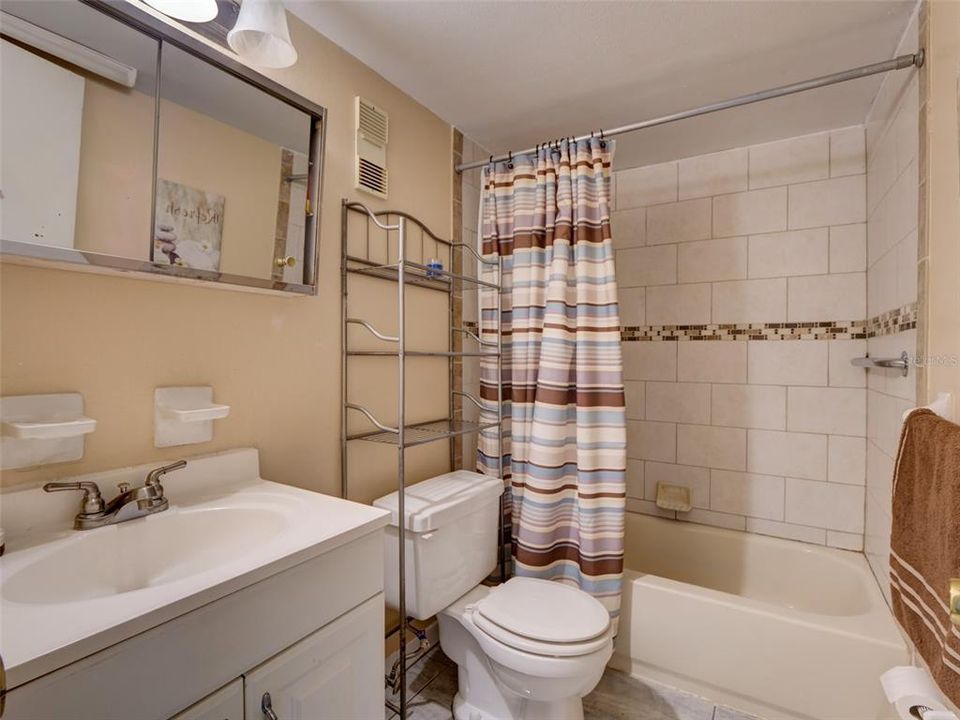 For Sale: $149,900 (2 beds, 2 baths, 828 Square Feet)