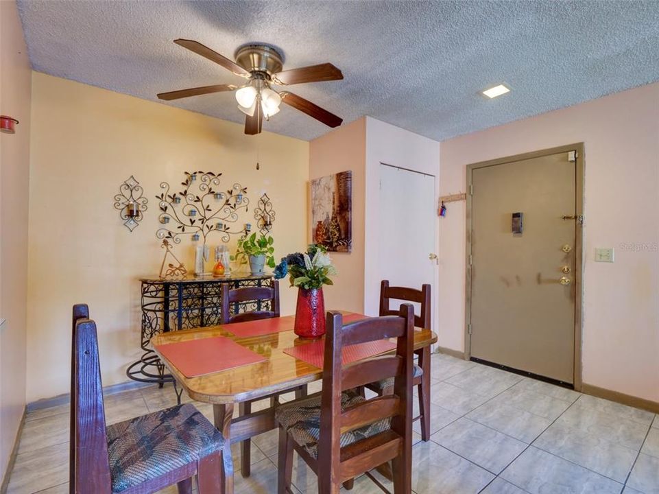 For Sale: $149,900 (2 beds, 2 baths, 828 Square Feet)