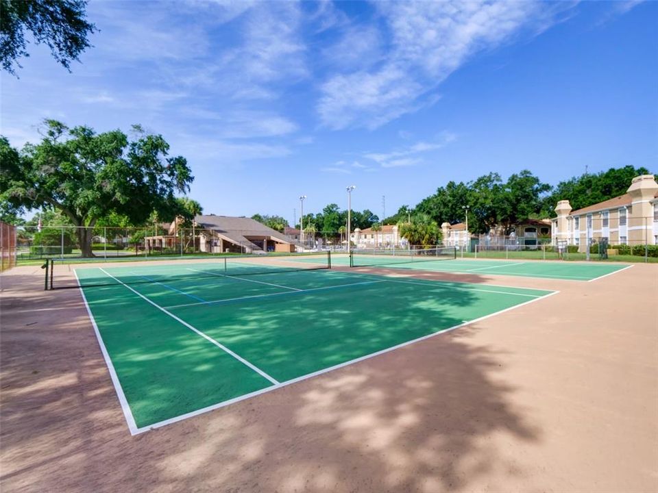 For Sale: $149,900 (2 beds, 2 baths, 828 Square Feet)