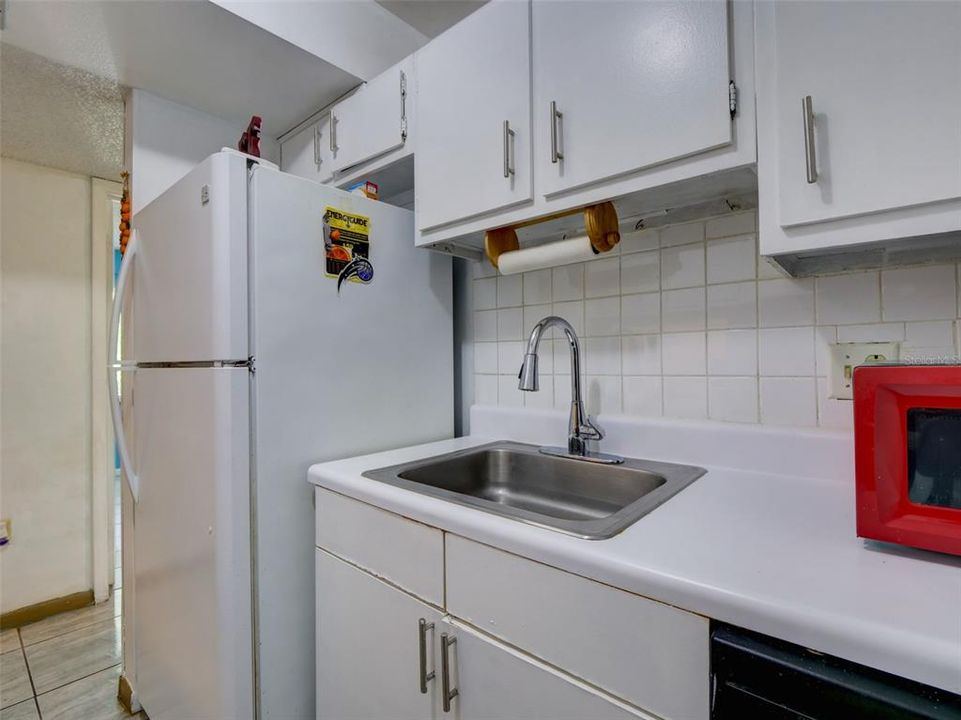 For Sale: $149,900 (2 beds, 2 baths, 828 Square Feet)