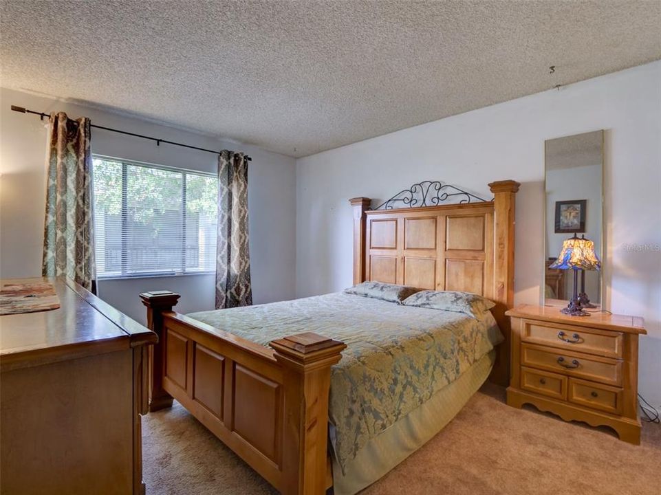 For Sale: $149,900 (2 beds, 2 baths, 828 Square Feet)