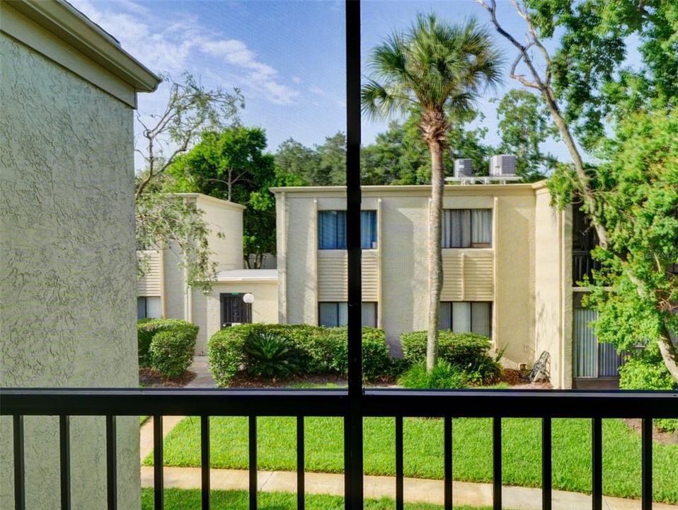 For Sale: $149,900 (2 beds, 2 baths, 828 Square Feet)