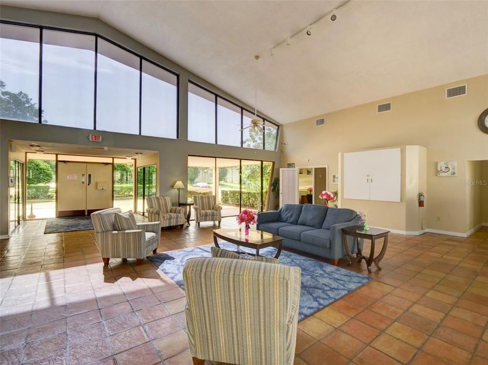 For Sale: $149,900 (2 beds, 2 baths, 828 Square Feet)