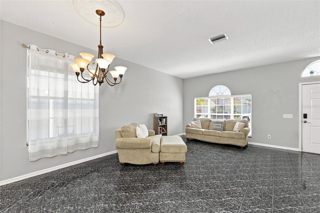 For Sale: $415,000 (3 beds, 2 baths, 1607 Square Feet)