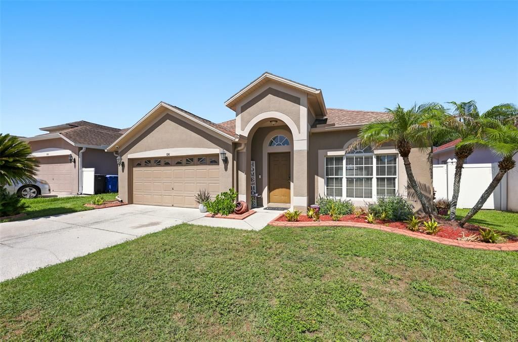 For Sale: $415,000 (3 beds, 2 baths, 1607 Square Feet)