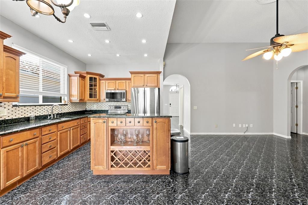For Sale: $415,000 (3 beds, 2 baths, 1607 Square Feet)