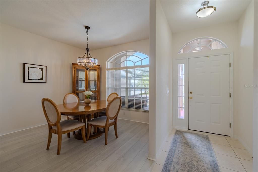 На продажу: $439,900 (3 спален, 2 ванн, 1855 Квадратных фут)