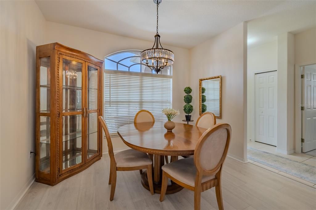 На продажу: $439,900 (3 спален, 2 ванн, 1855 Квадратных фут)