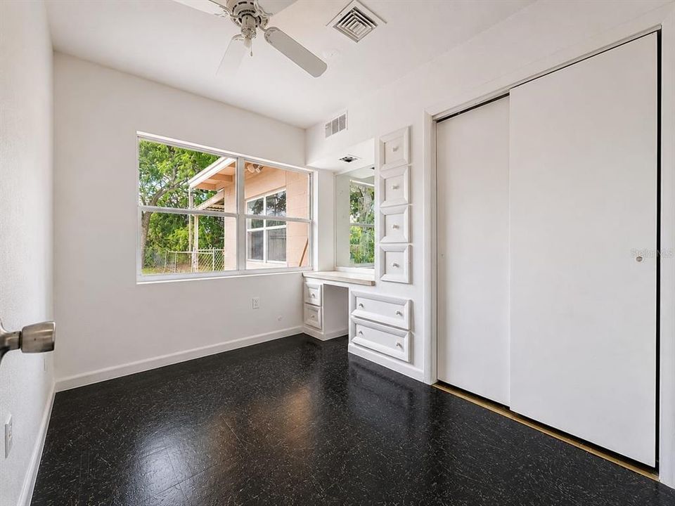Под контрактом: $325,000 (5 спален, 2 ванн, 1503 Квадратных фут)