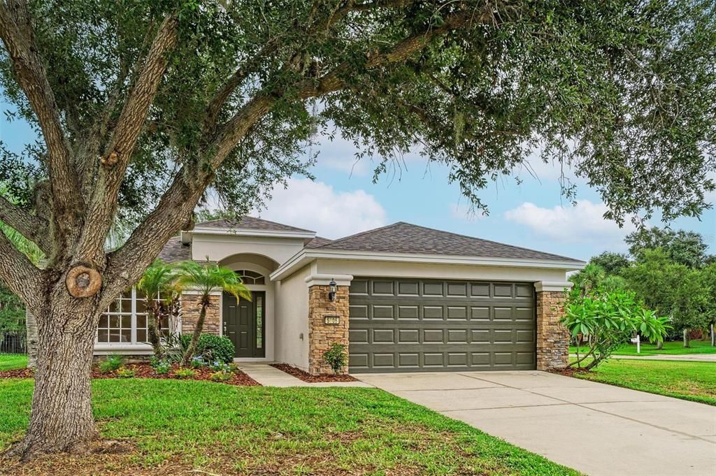 Active With Contract: $330,000 (4 beds, 2 baths, 1684 Square Feet)