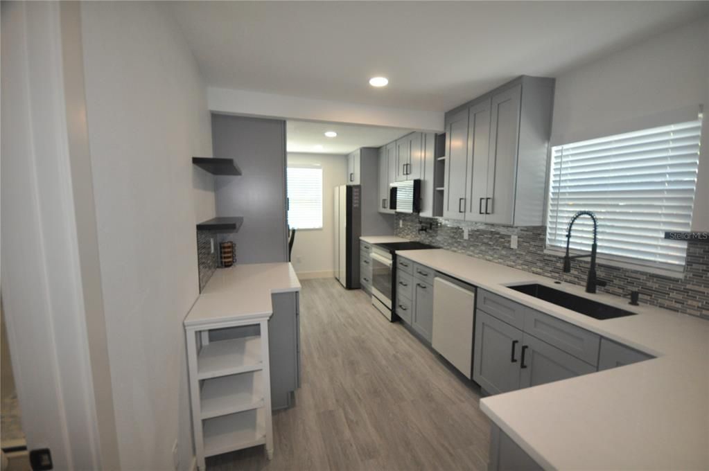 В аренду: $2,800 (2 спален, 2 ванн, 1020 Квадратных фут)