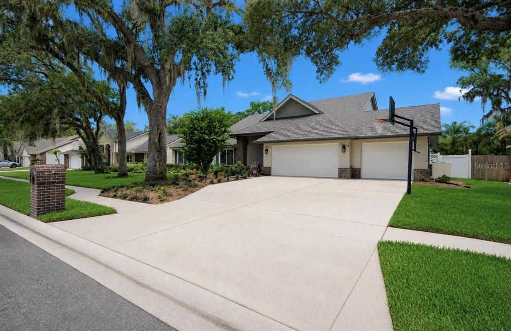 For Sale: $899,900 (4 beds, 3 baths, 3950 Square Feet)