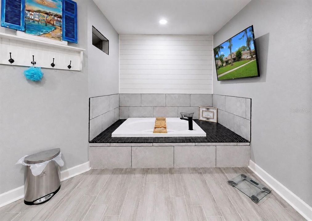 For Sale: $899,900 (4 beds, 3 baths, 3950 Square Feet)