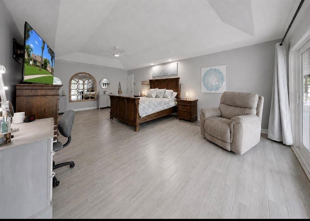 For Sale: $899,900 (4 beds, 3 baths, 3950 Square Feet)