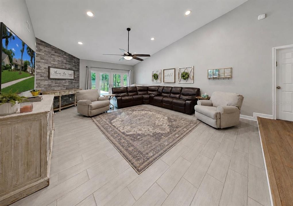 For Sale: $899,900 (4 beds, 3 baths, 3950 Square Feet)
