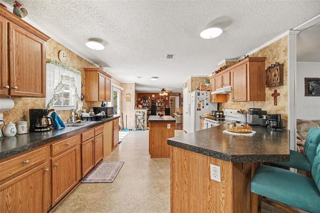 En Venta: $249,000 (4 camas, 2 baños, 1976 Pies cuadrados)