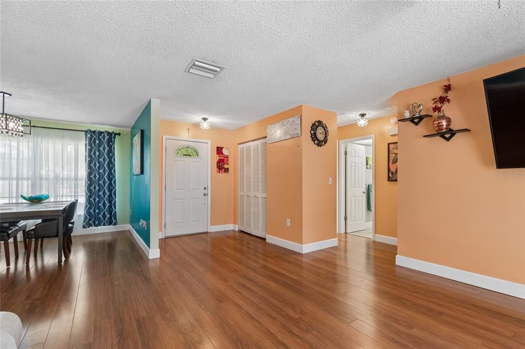 En Venta: $460,000 (3 camas, 2 baños, 1395 Pies cuadrados)