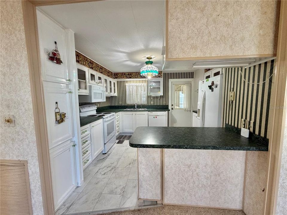 For Sale: $129,000 (2 beds, 2 baths, 1408 Square Feet)