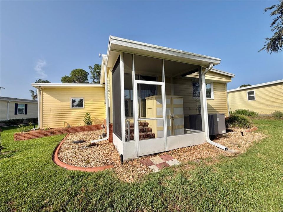 For Sale: $129,000 (2 beds, 2 baths, 1408 Square Feet)