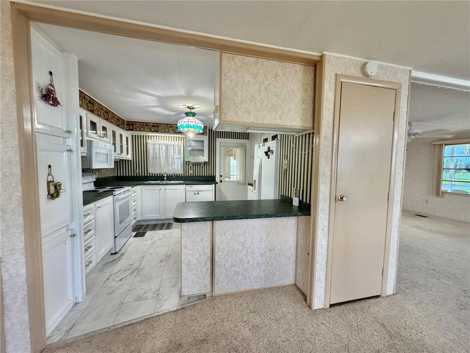 For Sale: $129,000 (2 beds, 2 baths, 1408 Square Feet)
