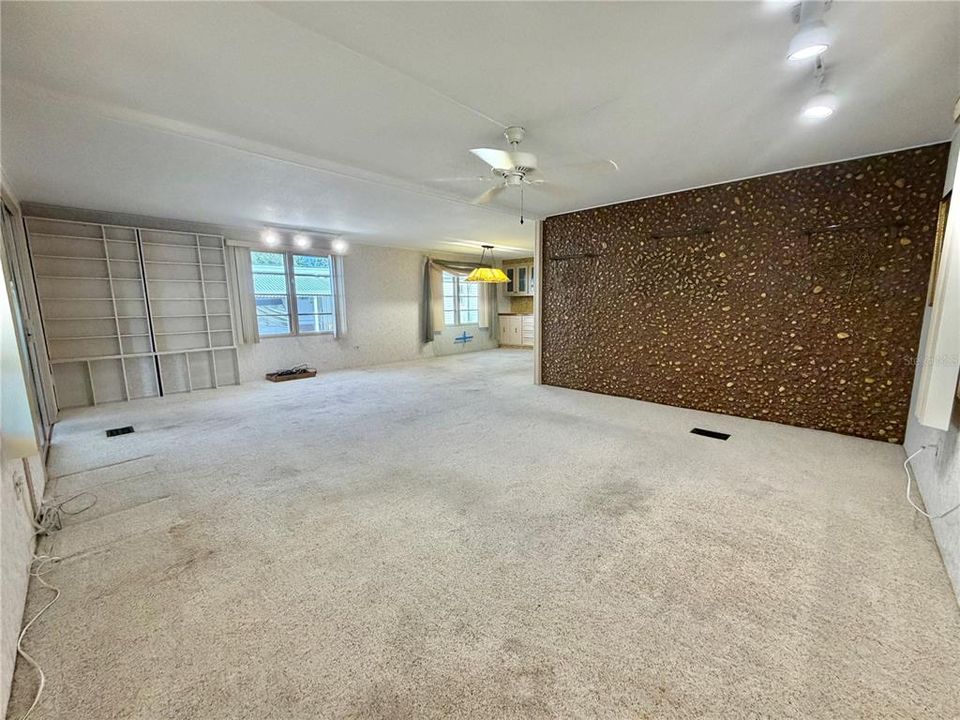 For Sale: $129,000 (2 beds, 2 baths, 1408 Square Feet)