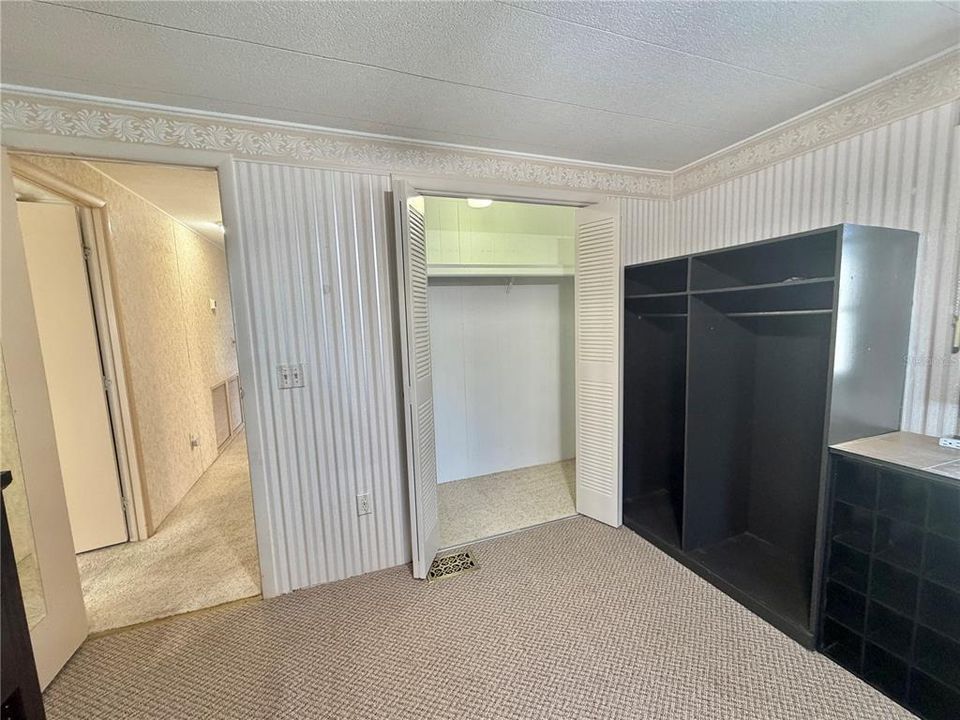 For Sale: $129,000 (2 beds, 2 baths, 1408 Square Feet)