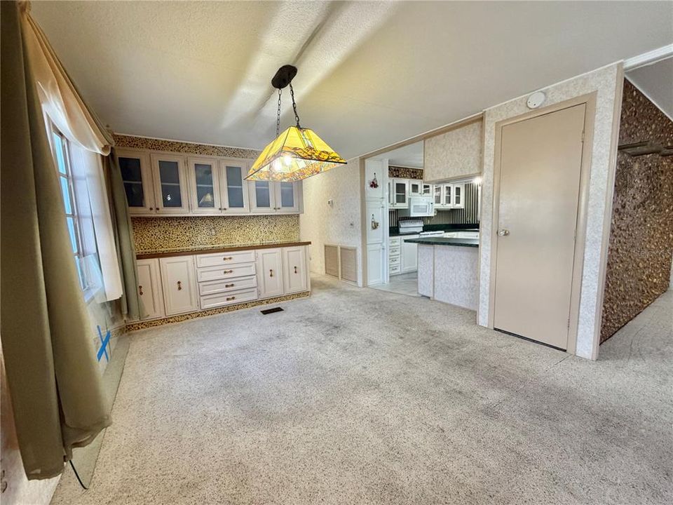 For Sale: $129,000 (2 beds, 2 baths, 1408 Square Feet)