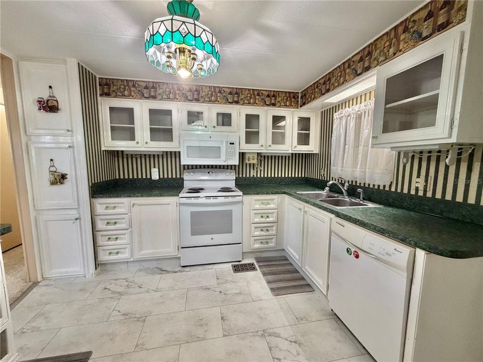 For Sale: $129,000 (2 beds, 2 baths, 1408 Square Feet)
