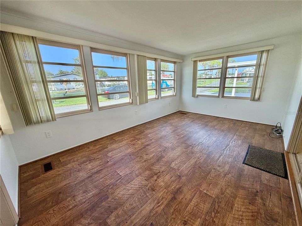 For Sale: $129,000 (2 beds, 2 baths, 1408 Square Feet)