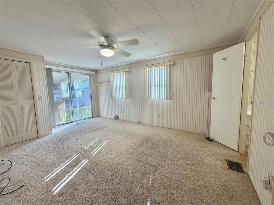 For Sale: $129,000 (2 beds, 2 baths, 1408 Square Feet)