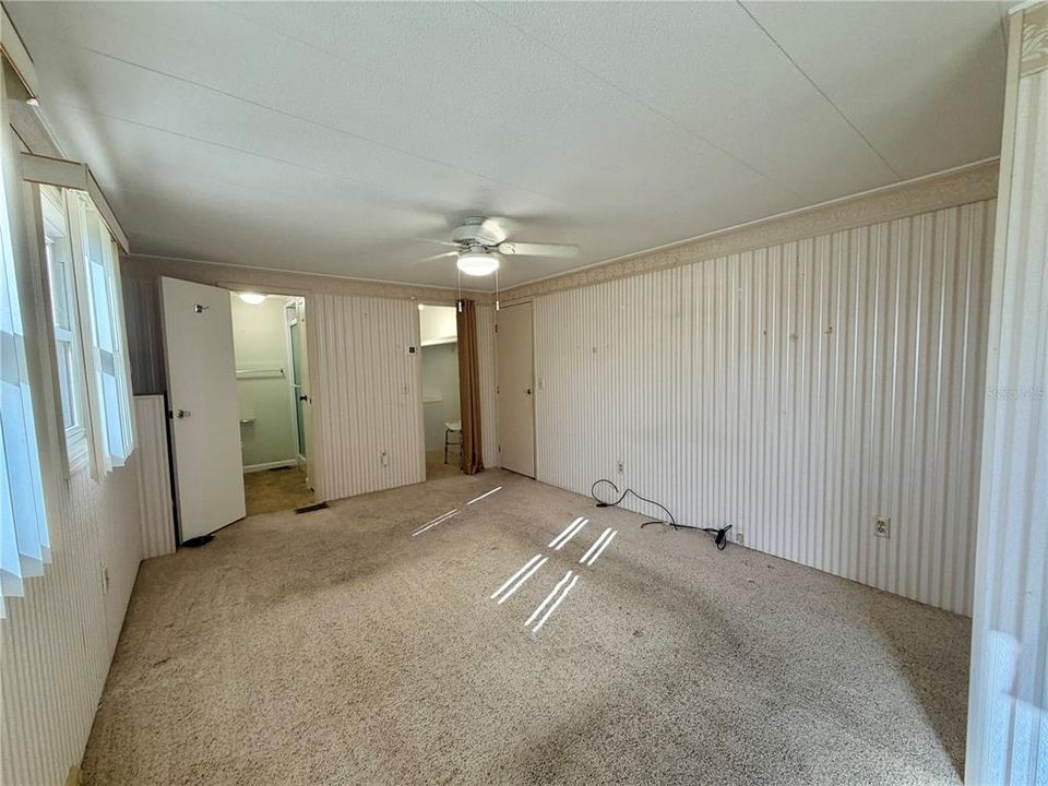For Sale: $129,000 (2 beds, 2 baths, 1408 Square Feet)