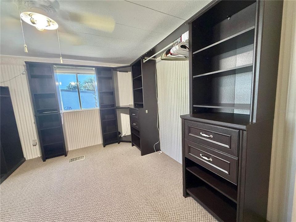 For Sale: $129,000 (2 beds, 2 baths, 1408 Square Feet)